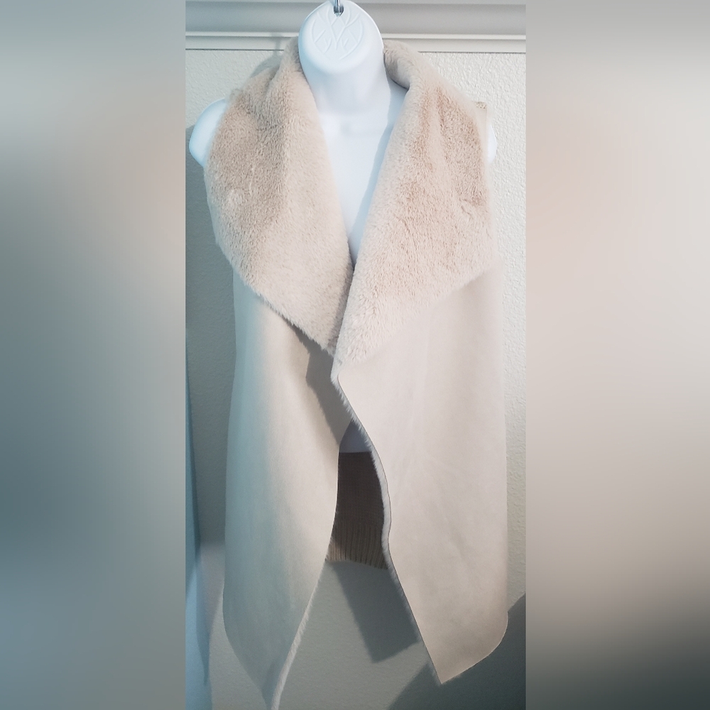 Twelfth Love Cream Faux Fur Vest Size Small